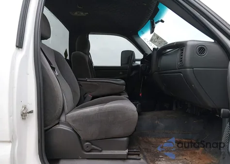 2006 Chevrolet Silverado 2500Hd Work Truck z USA, uszkodzony, nr VIN 1GCHC24U56E227568